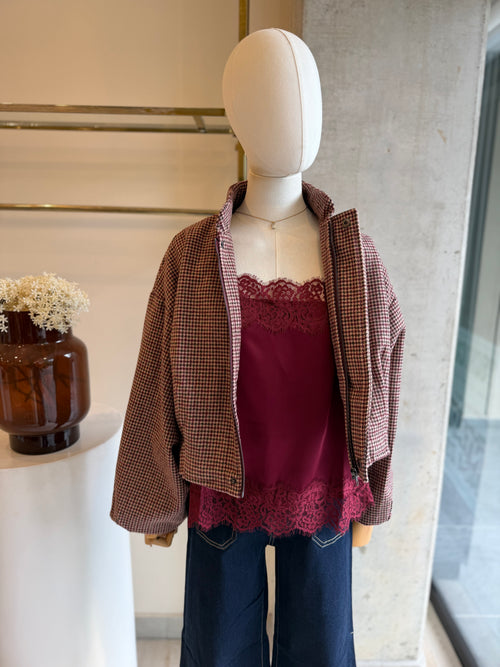 Blusa lencera con encaje vino