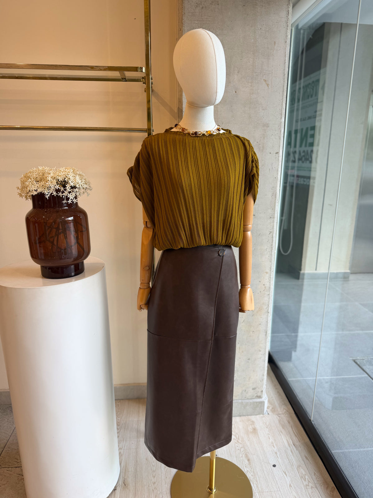 Falda midi cruzada efecto piel – Chocolate